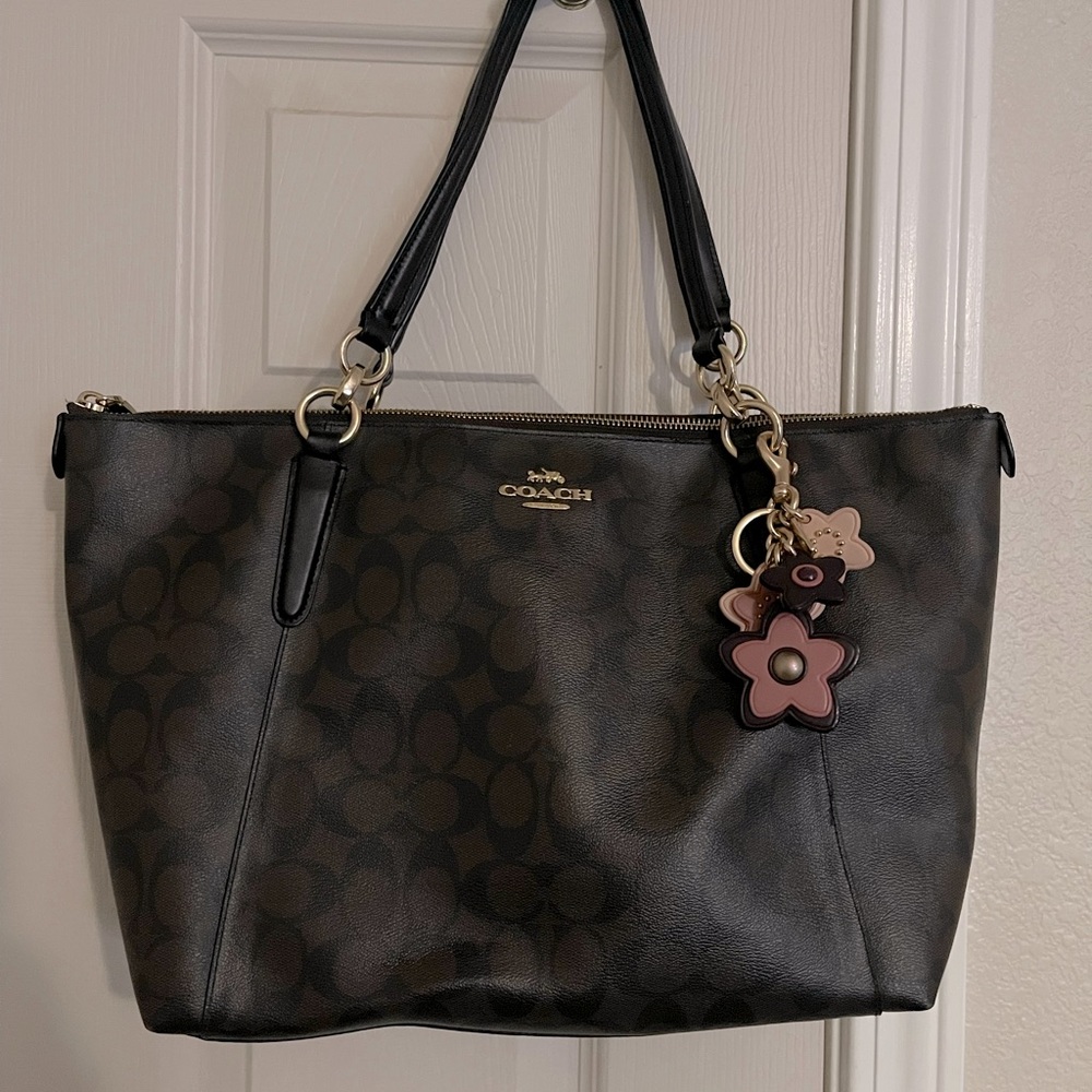 Coach Signature Kelsey Satchel